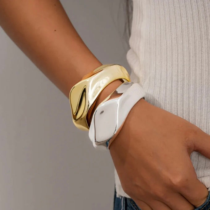 Liquid Curve Bangle